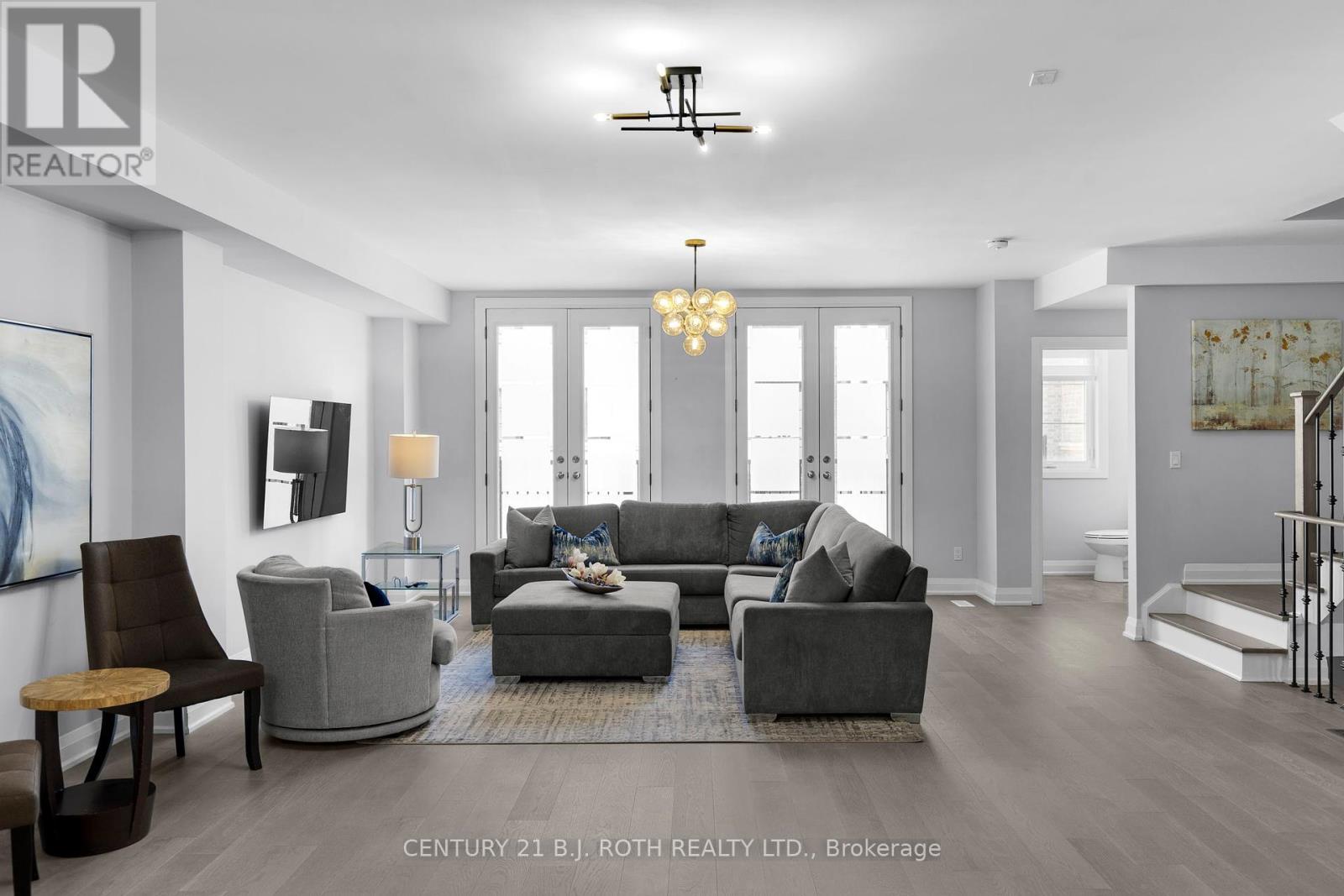 Photo 9 of 23 260 Eagle Street, Newmarket ON