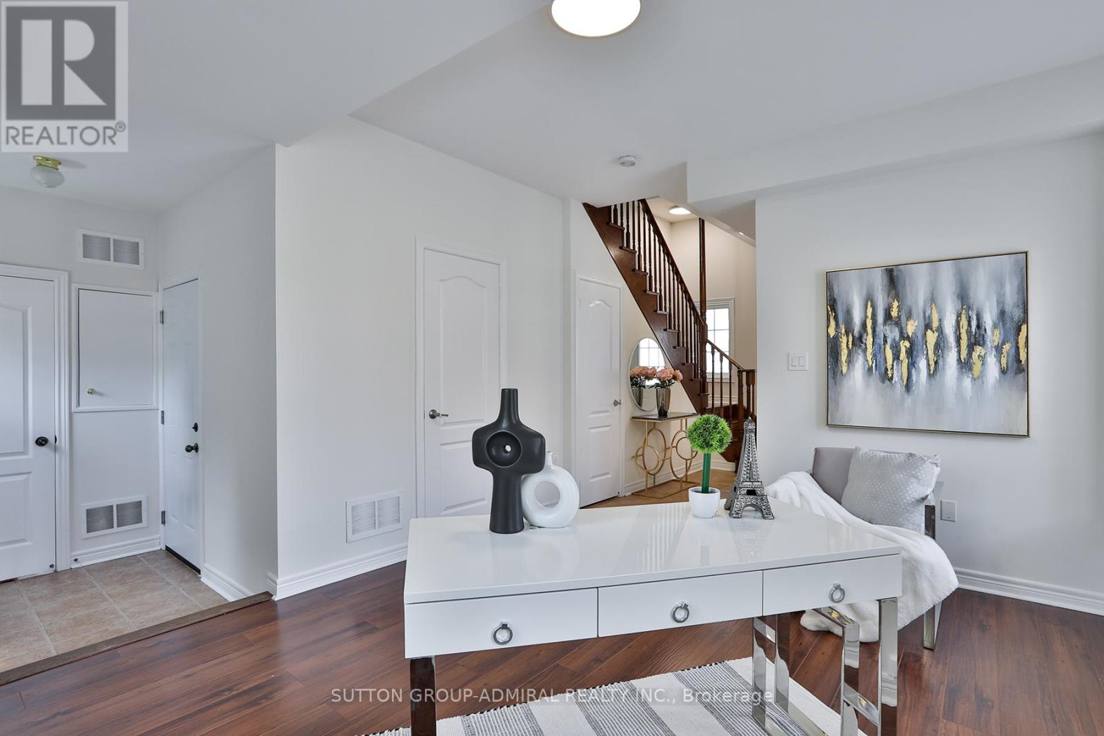 Photo 14 of 46 15 Old Colony Road, Richmond Hill ON