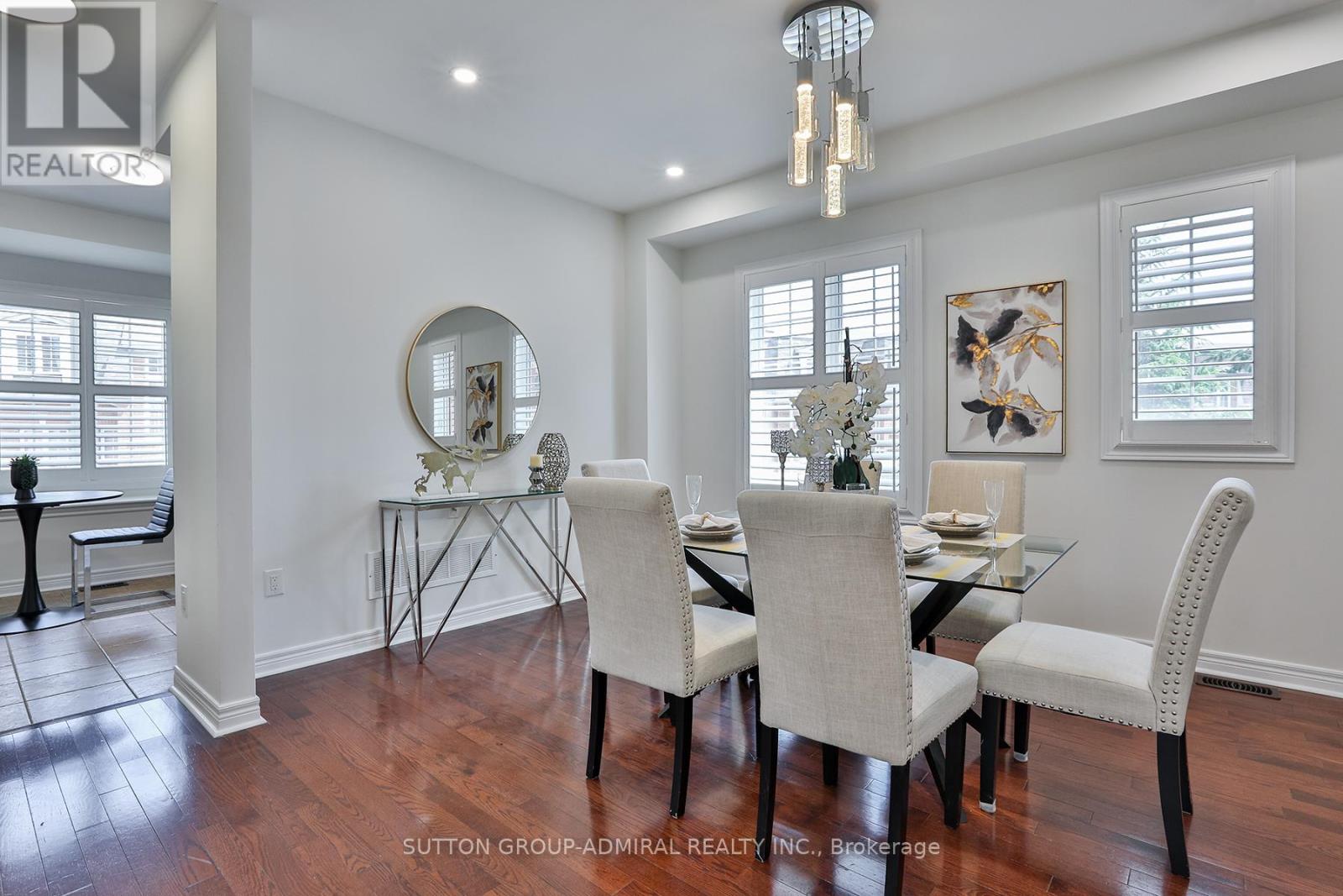 Photo 2 of 46 15 Old Colony Road, Richmond Hill ON
