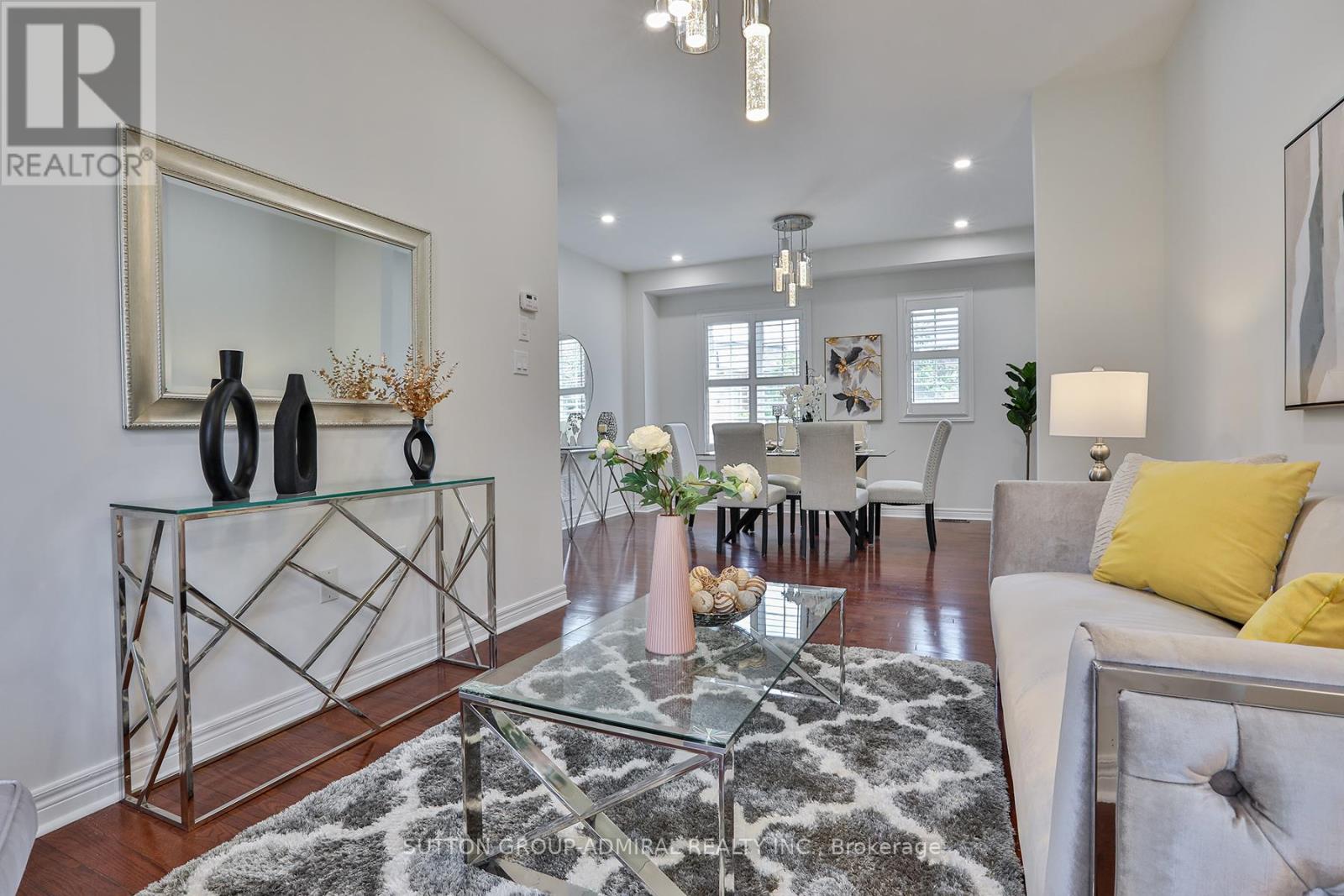 Photo 17 of 46 15 Old Colony Road, Richmond Hill ON