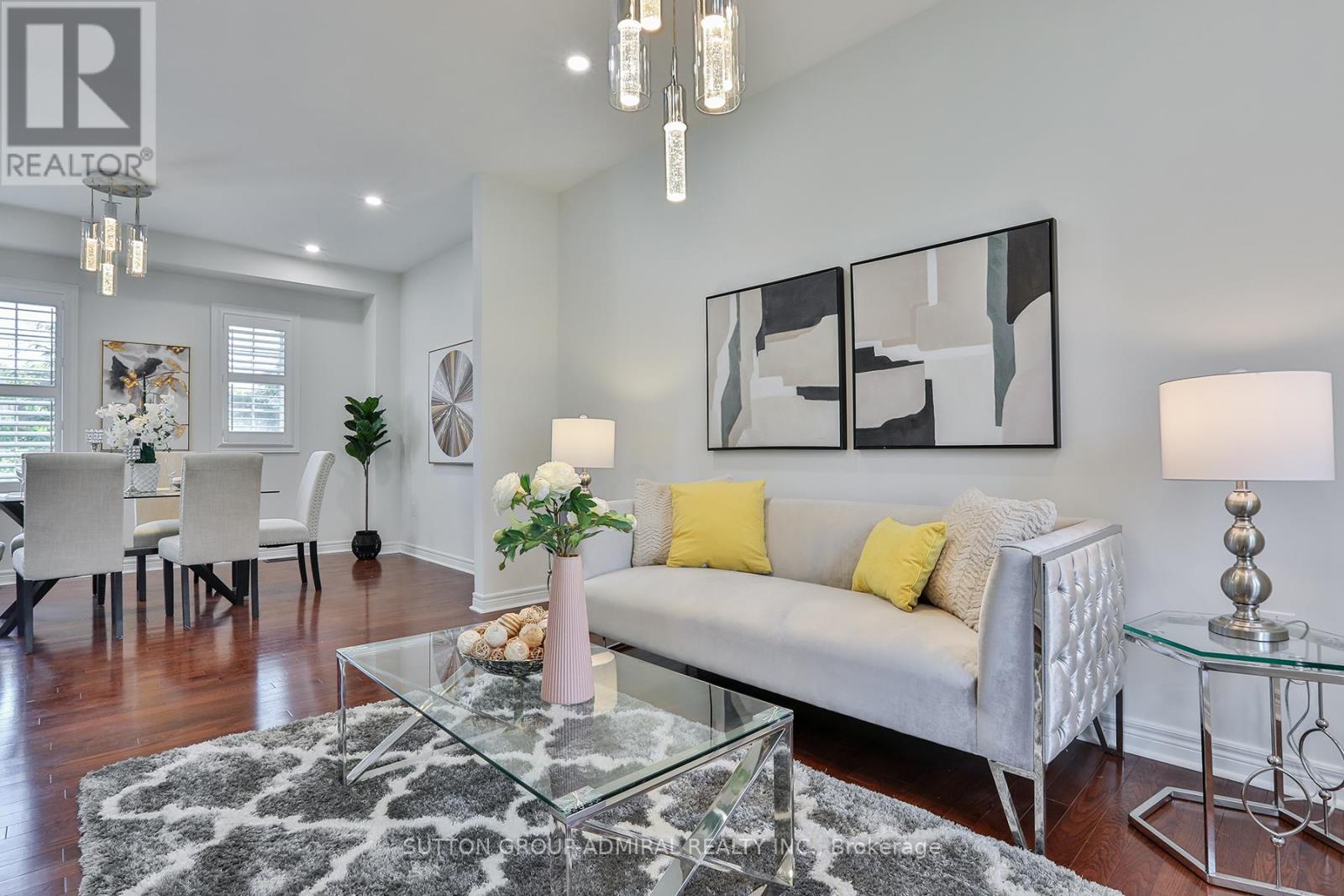 Photo 5 of 46 15 Old Colony Road, Richmond Hill ON