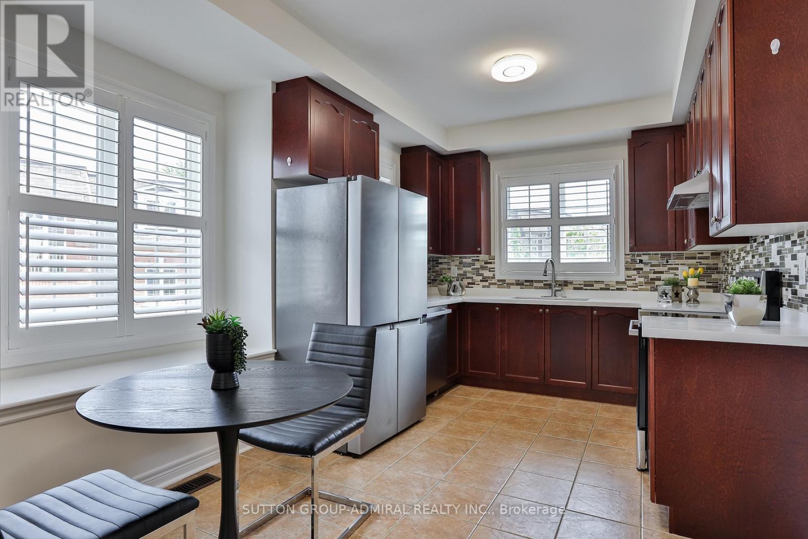 Photo 6 of 46 15 Old Colony Road, Richmond Hill ON