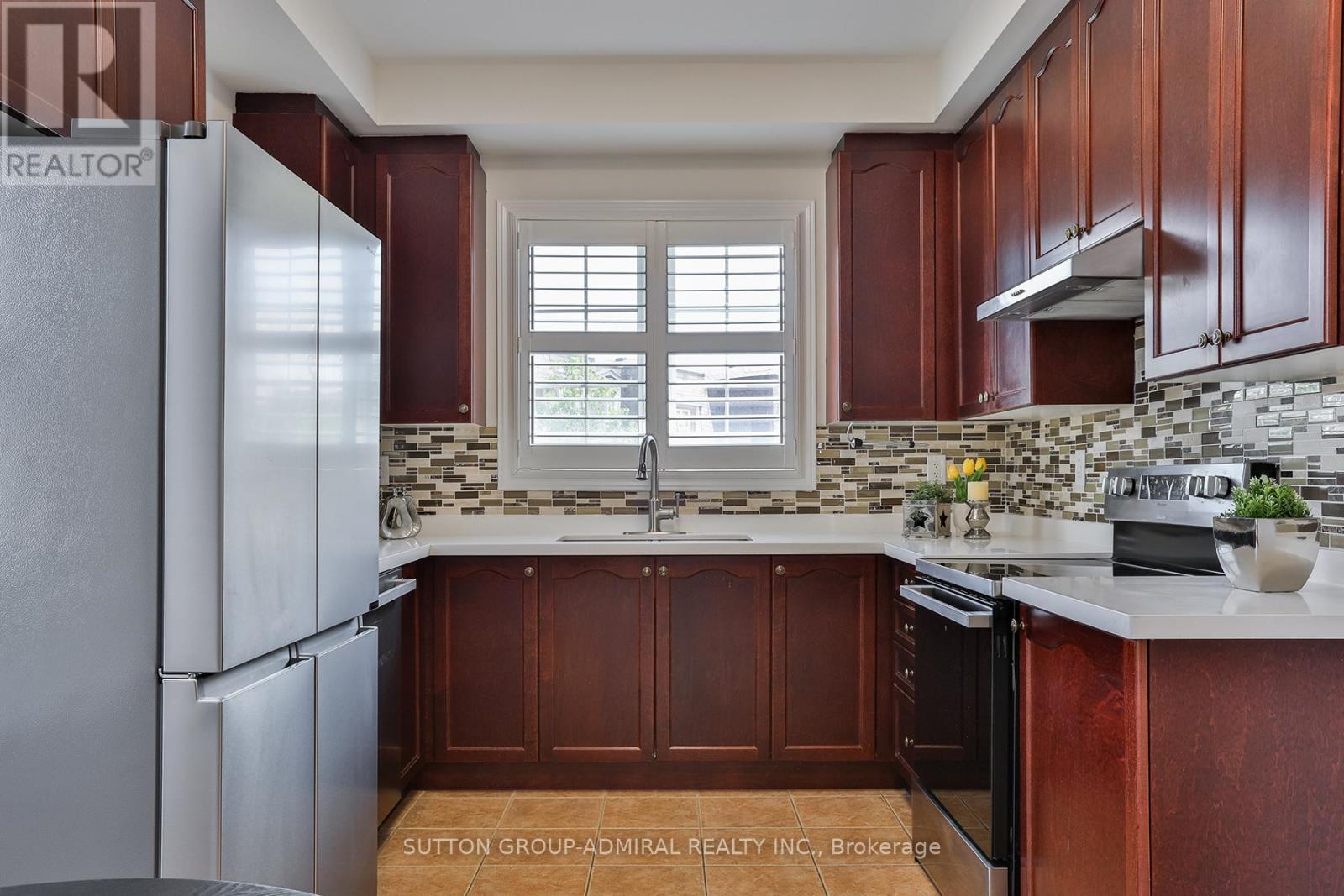Photo 20 of 46 15 Old Colony Road, Richmond Hill ON