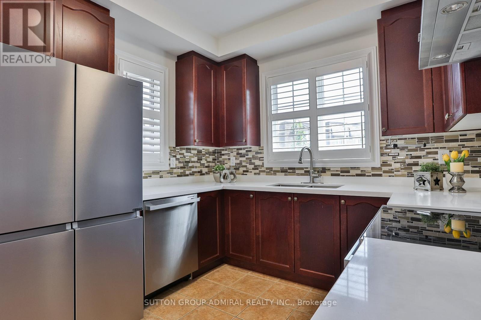 Photo 37 of 46 15 Old Colony Road, Richmond Hill ON