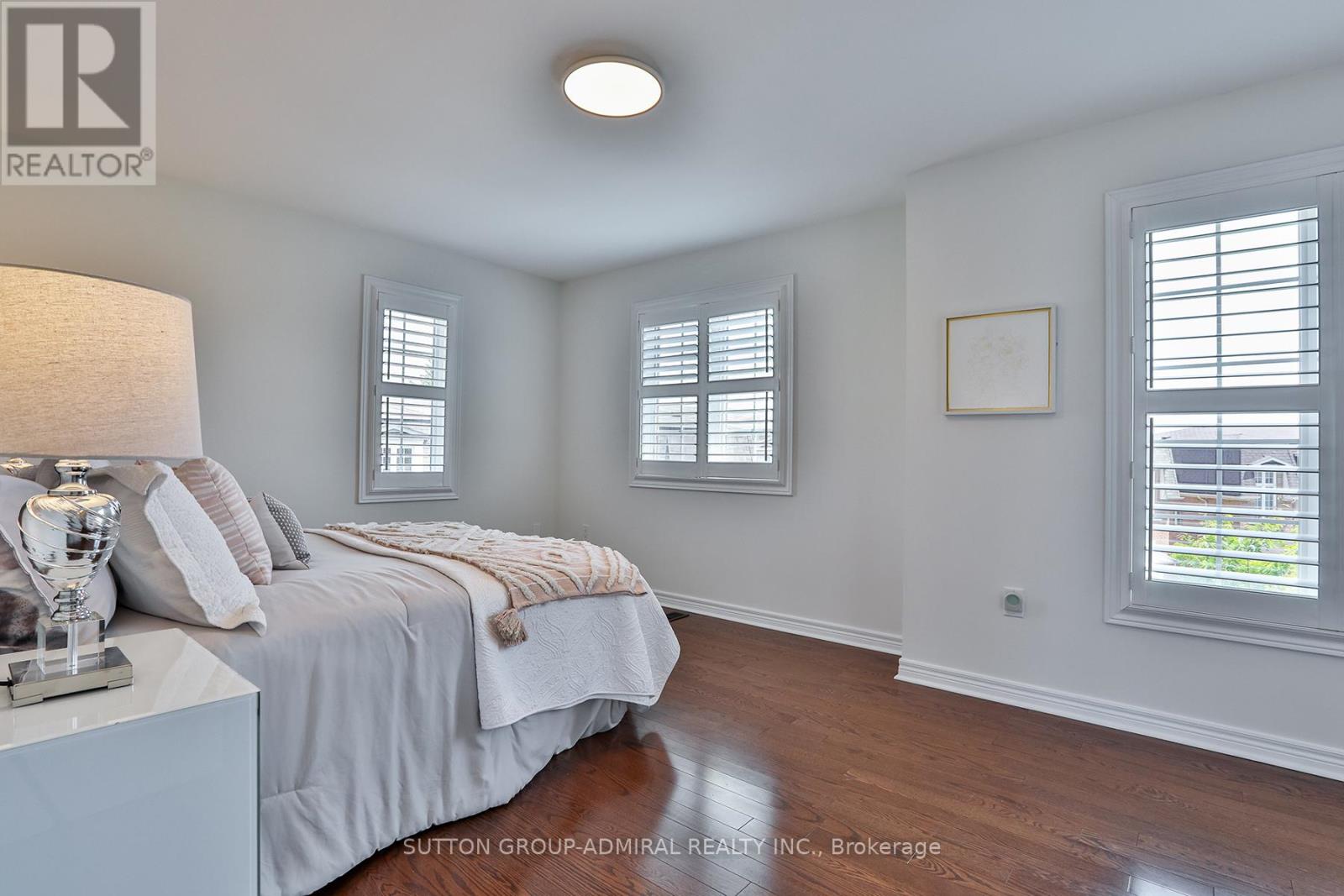 Photo 9 of 46 15 Old Colony Road, Richmond Hill ON