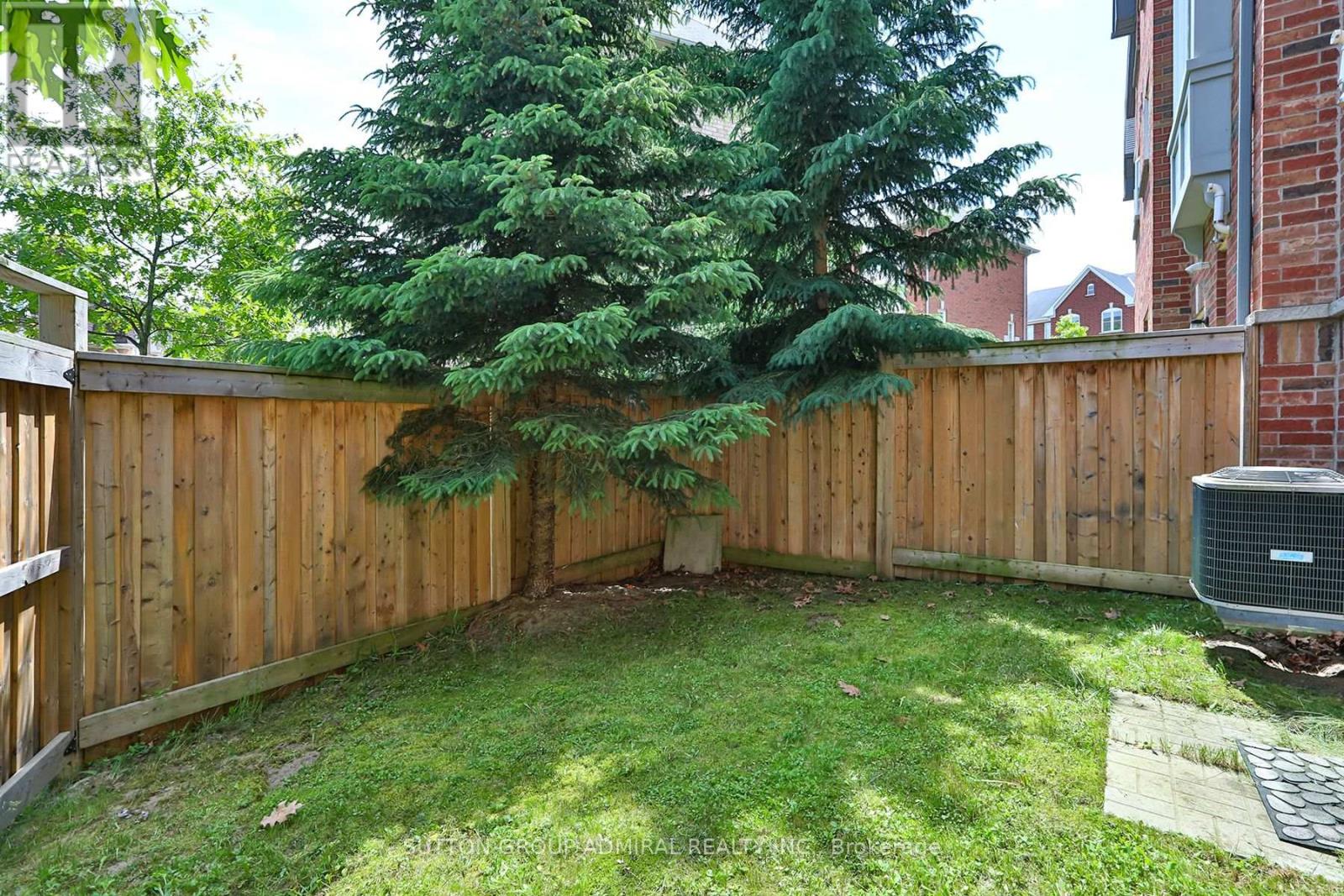 Photo 36 of 46 15 Old Colony Road, Richmond Hill ON