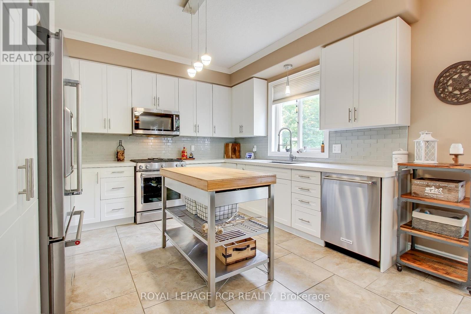 Photo 26 of 1047 Nantyr Drive, Innisfil ON