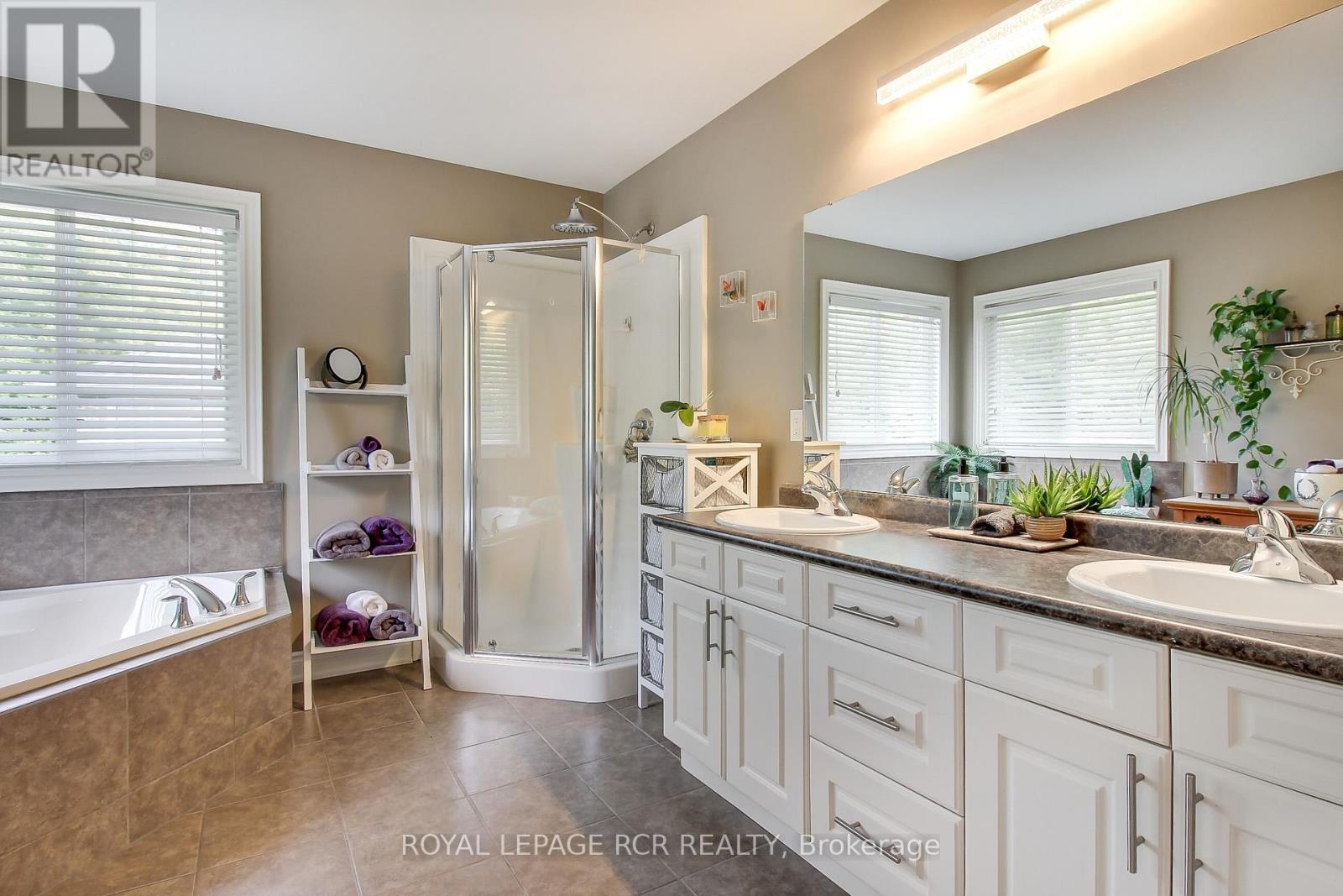 Photo 40 of 1047 Nantyr Drive, Innisfil ON