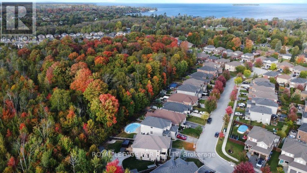 Photo 9 of 1047 Nantyr Drive, Innisfil ON