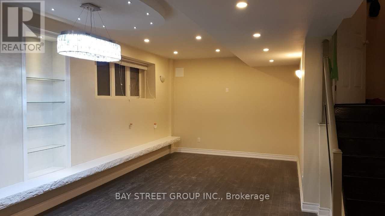 Photo 10 of 209 Kentland Street N, Markham ON