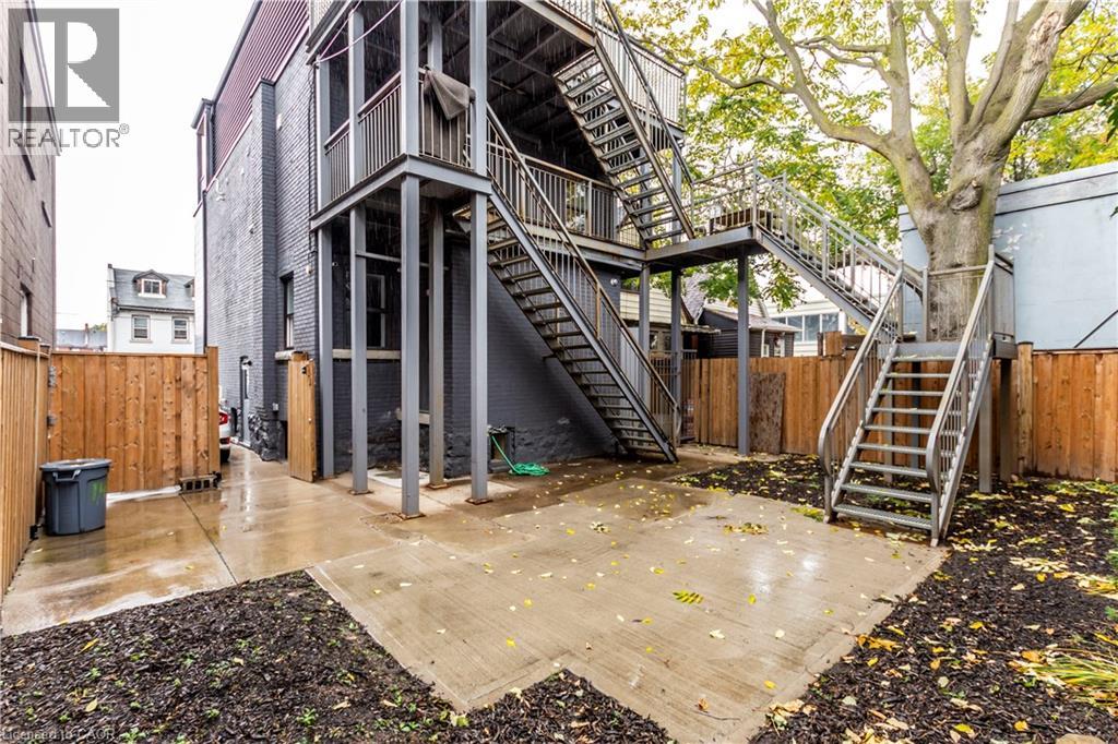 Photo 5 of 144 Wellington Street N Unit 2, Hamilton ON
