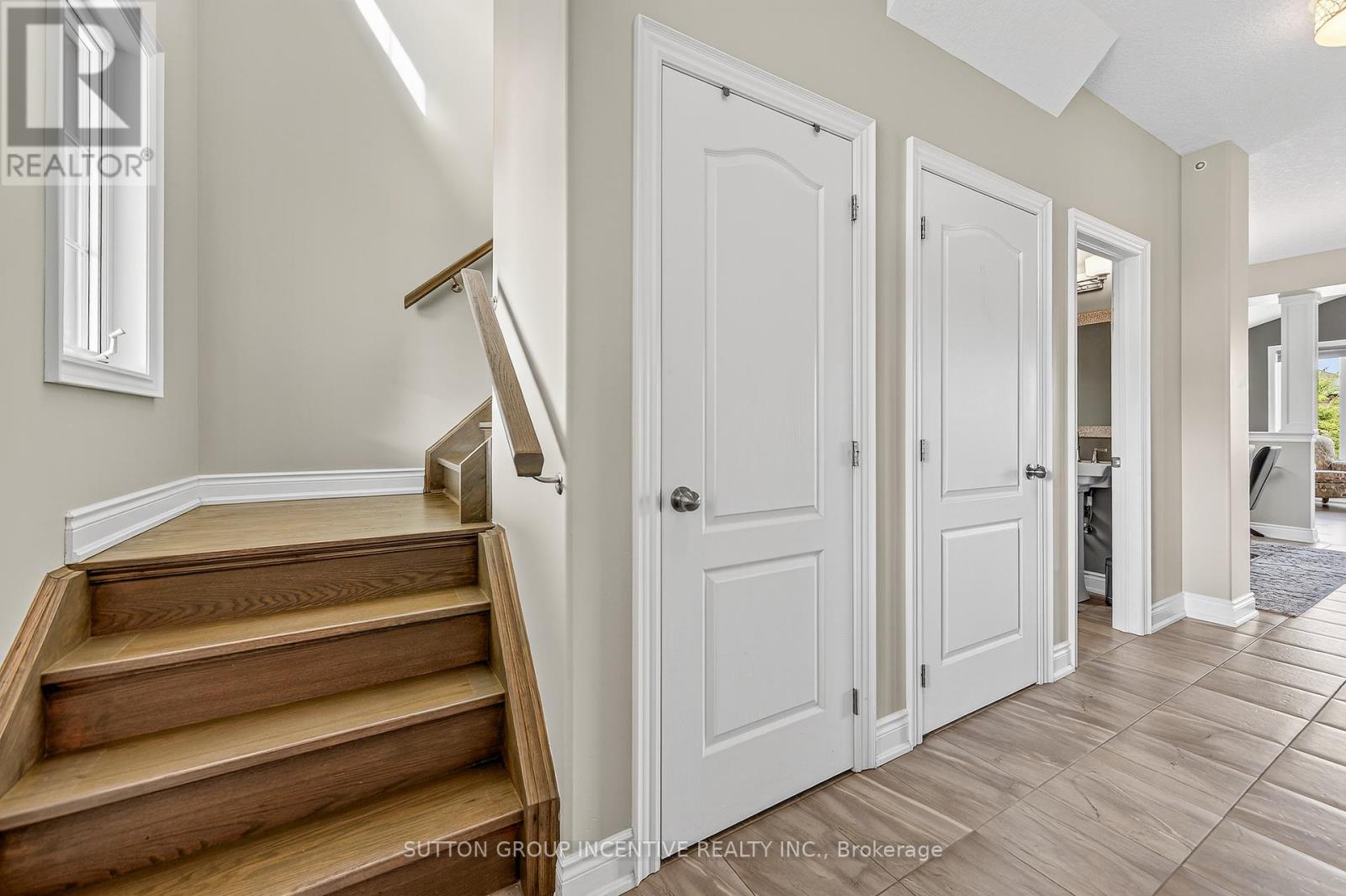 Photo 4 of 22 Britannic Lane, Barrie ON