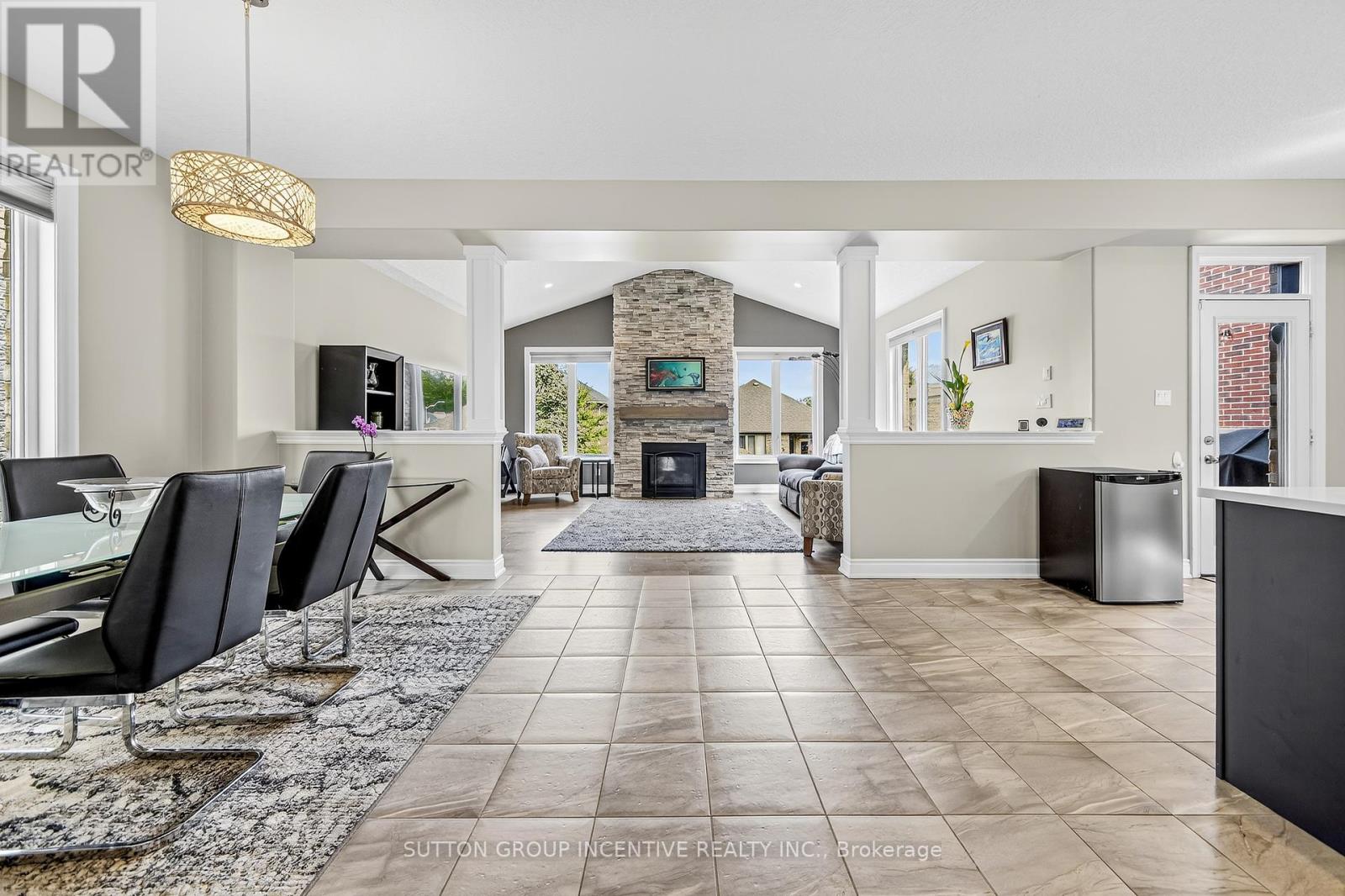Photo 12 of 22 Britannic Lane, Barrie ON