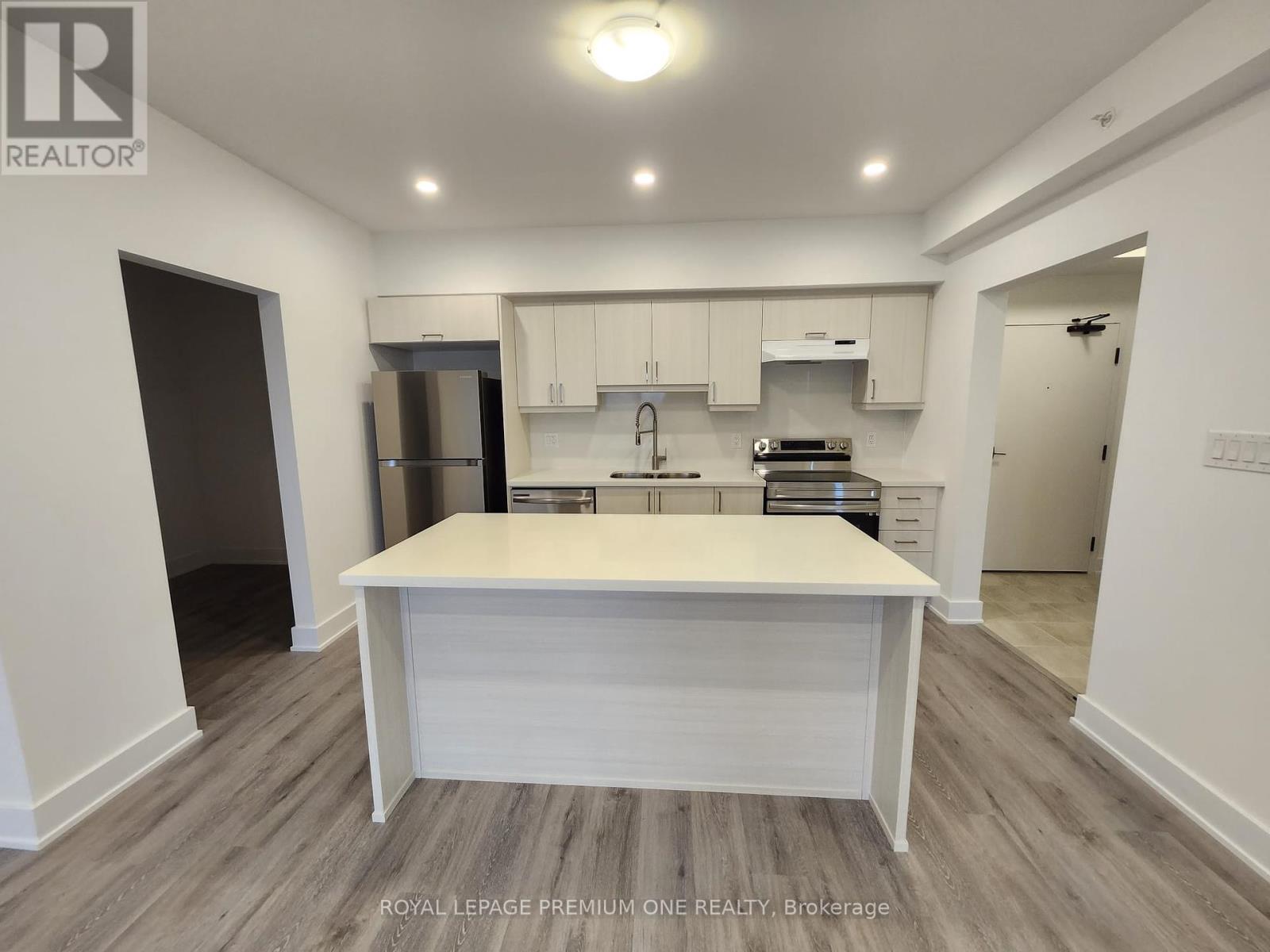 Photo 14 of 208 1 Chef Lane, Barrie ON