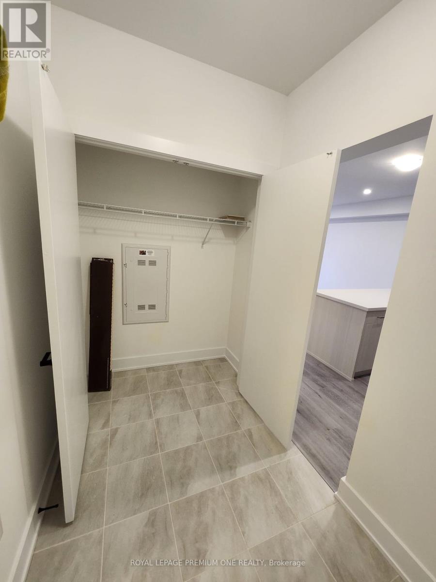 Photo 12 of 208 1 Chef Lane, Barrie ON