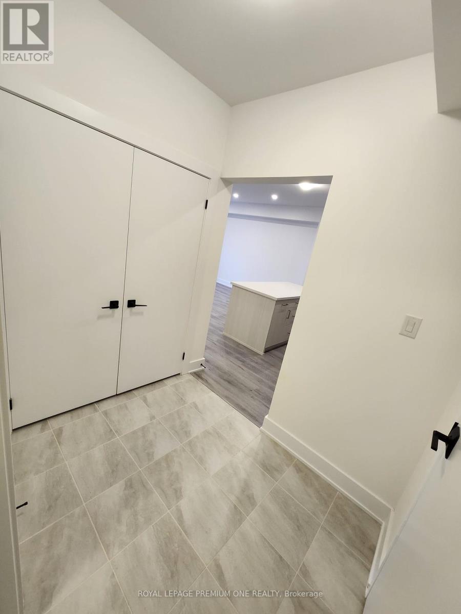 Photo 10 of 208 1 Chef Lane, Barrie ON