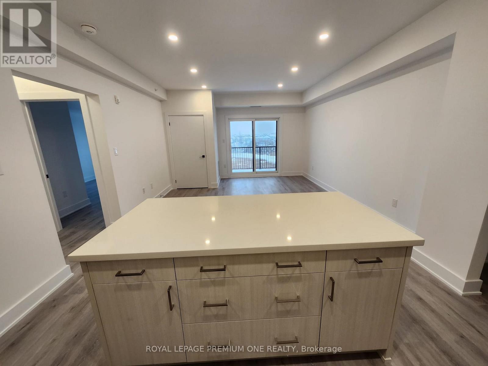 Photo 2 of 208 1 Chef Lane, Barrie ON