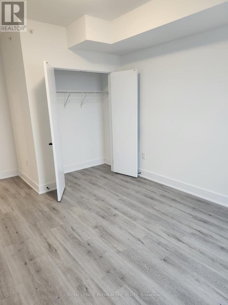 Photo 5 of 208 1 Chef Lane, Barrie ON