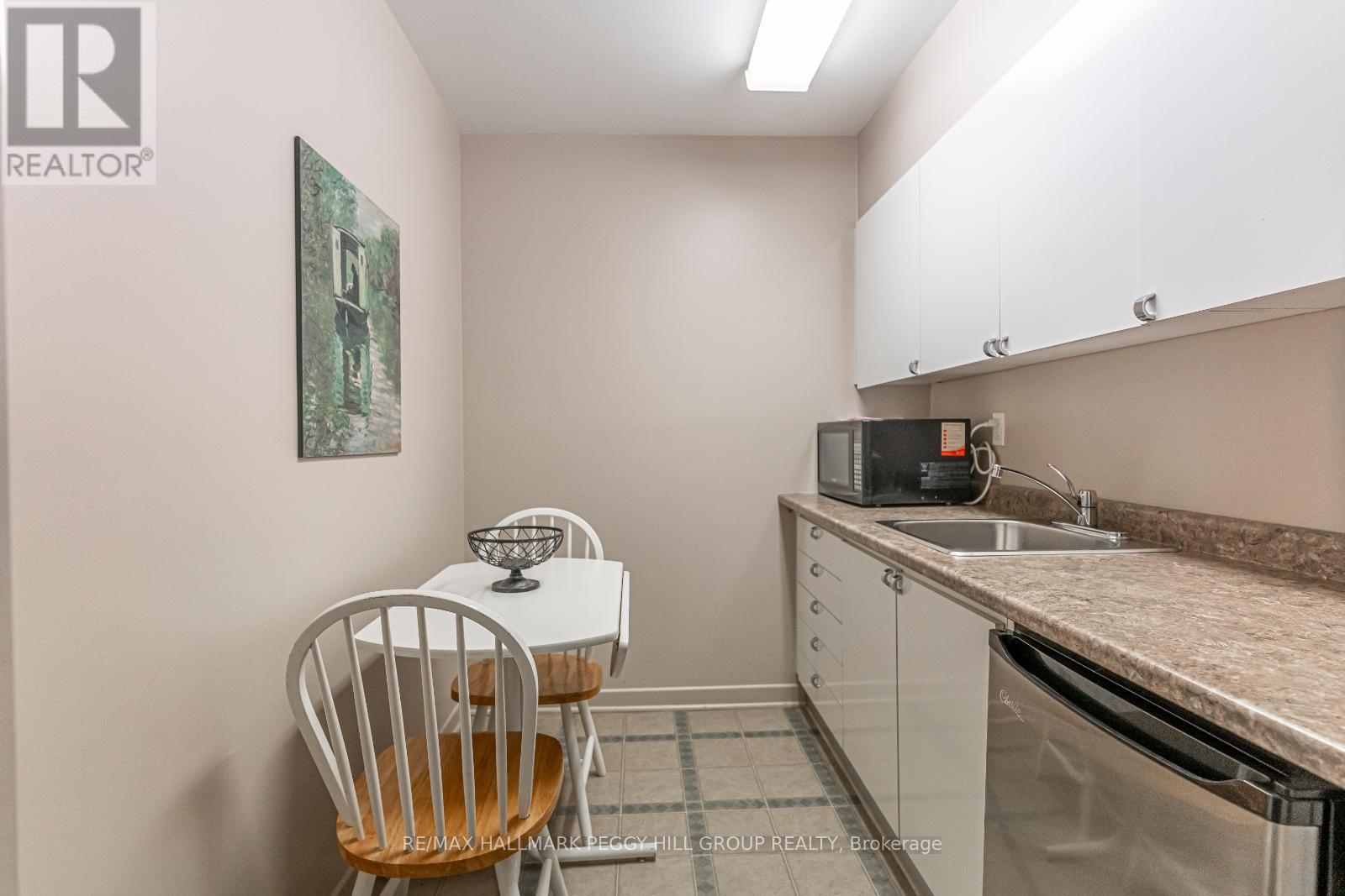 Photo 16 of 206 181 Collier Street, Barrie ON