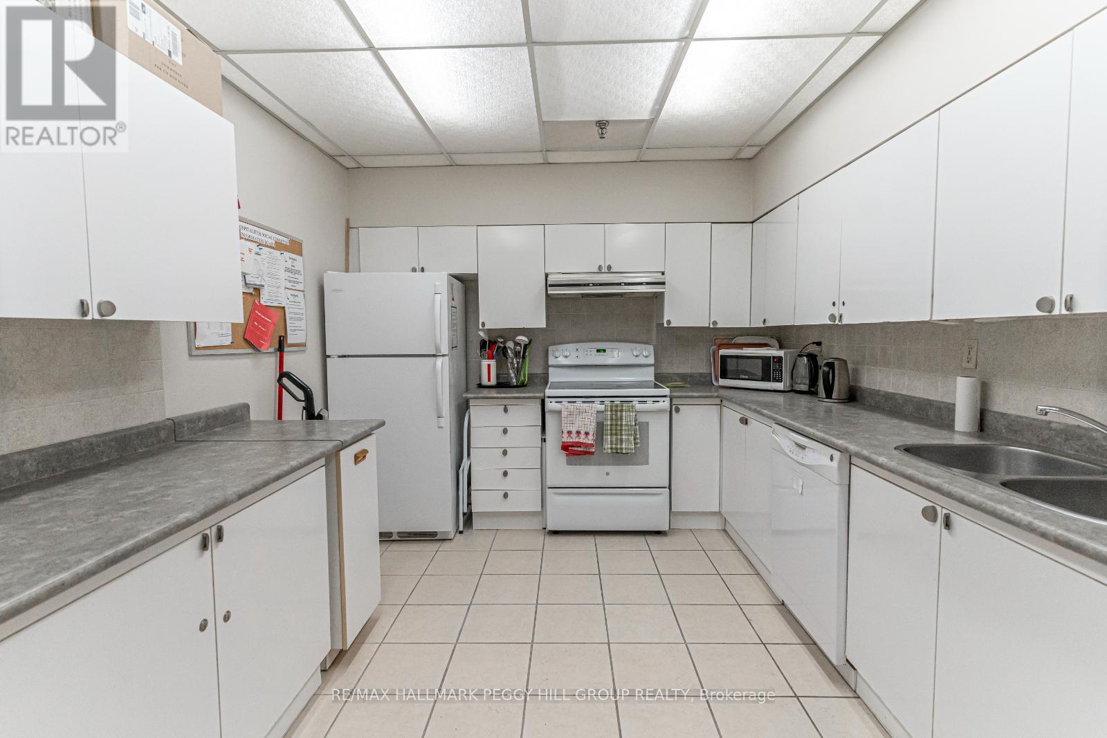 Photo 18 of 206 181 Collier Street, Barrie ON