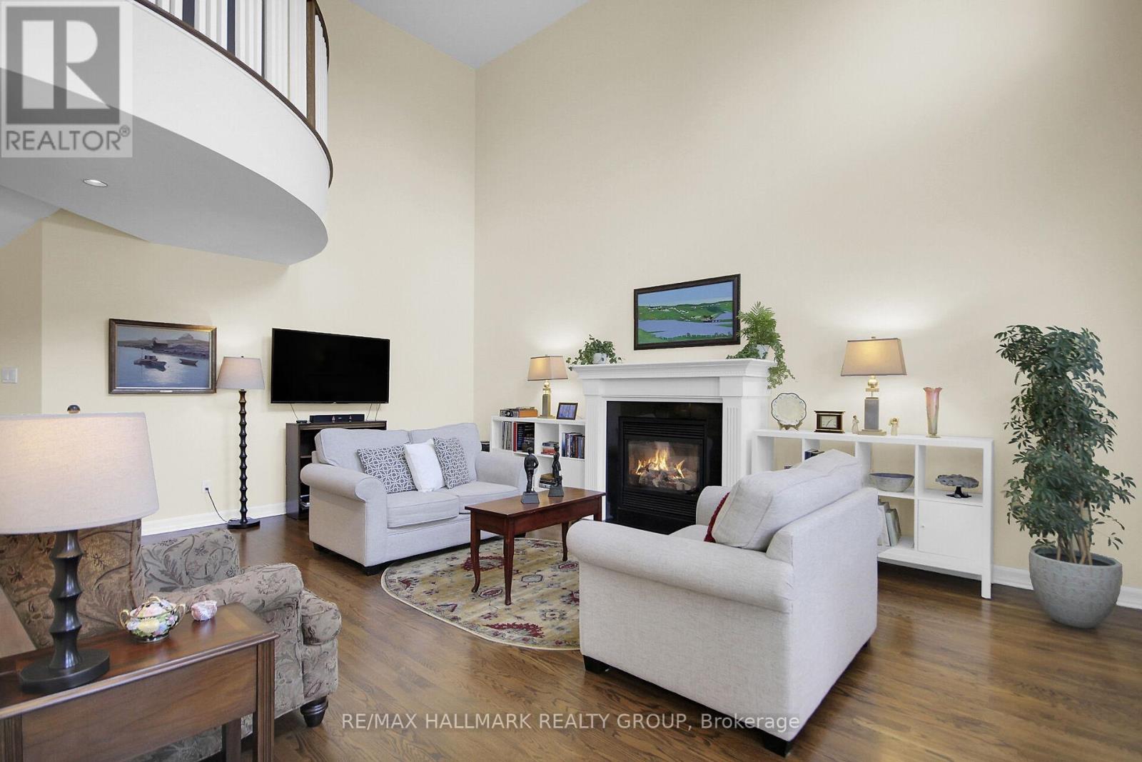Photo 10 of 30 Oakbriar Crescent, Ottawa ON