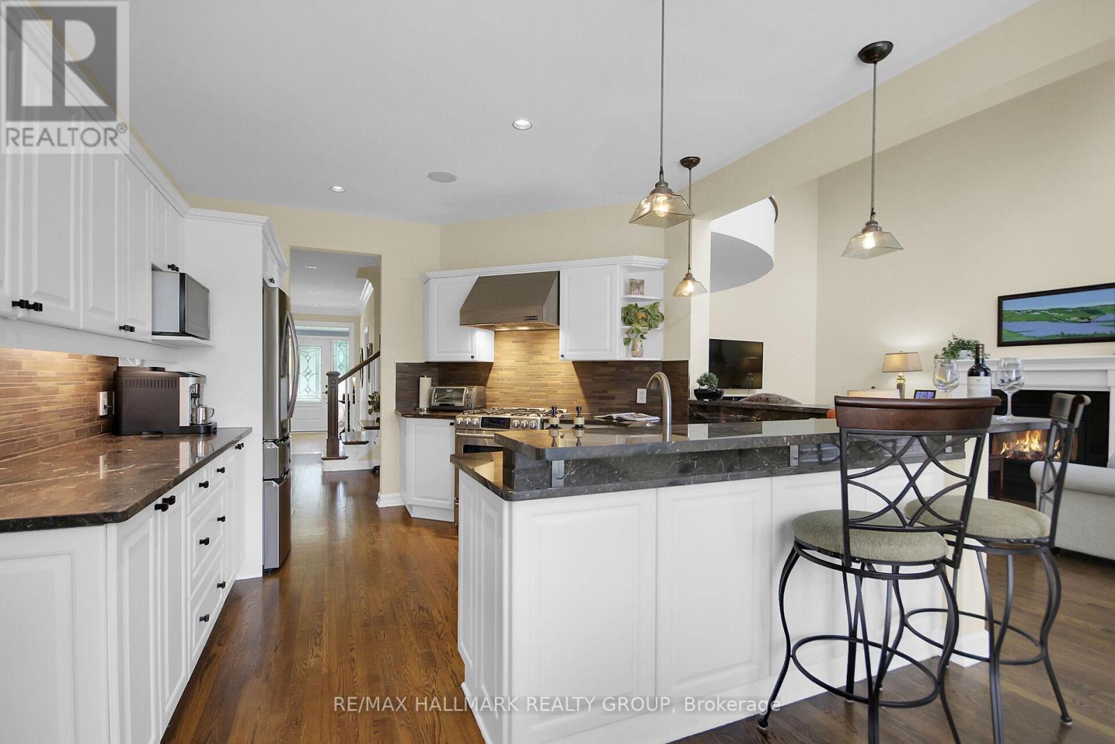 Photo 12 of 30 Oakbriar Crescent, Ottawa ON