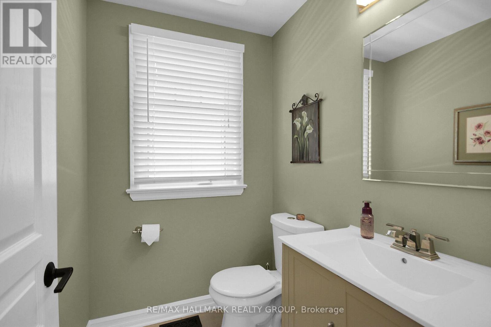 Photo 15 of 30 Oakbriar Crescent, Ottawa ON