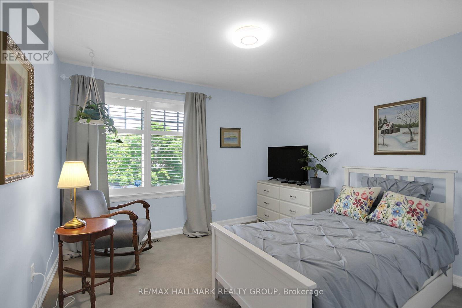 Photo 20 of 30 Oakbriar Crescent, Ottawa ON