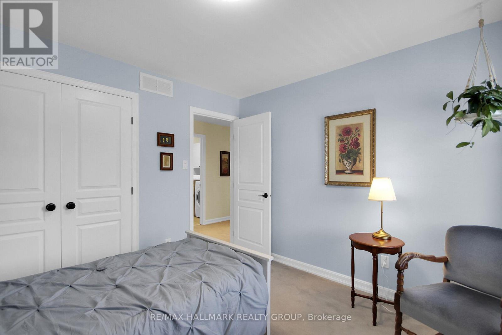 Photo 21 of 30 Oakbriar Crescent, Ottawa ON
