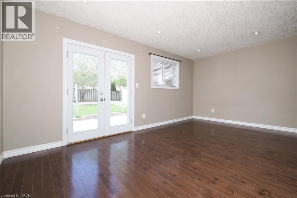 Photo 18 of 39 Markwood Drive, Kitchener ON