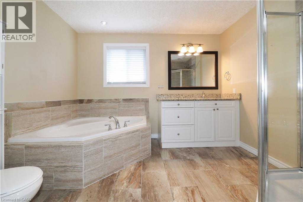 Photo 21 of 39 Markwood Drive, Kitchener ON