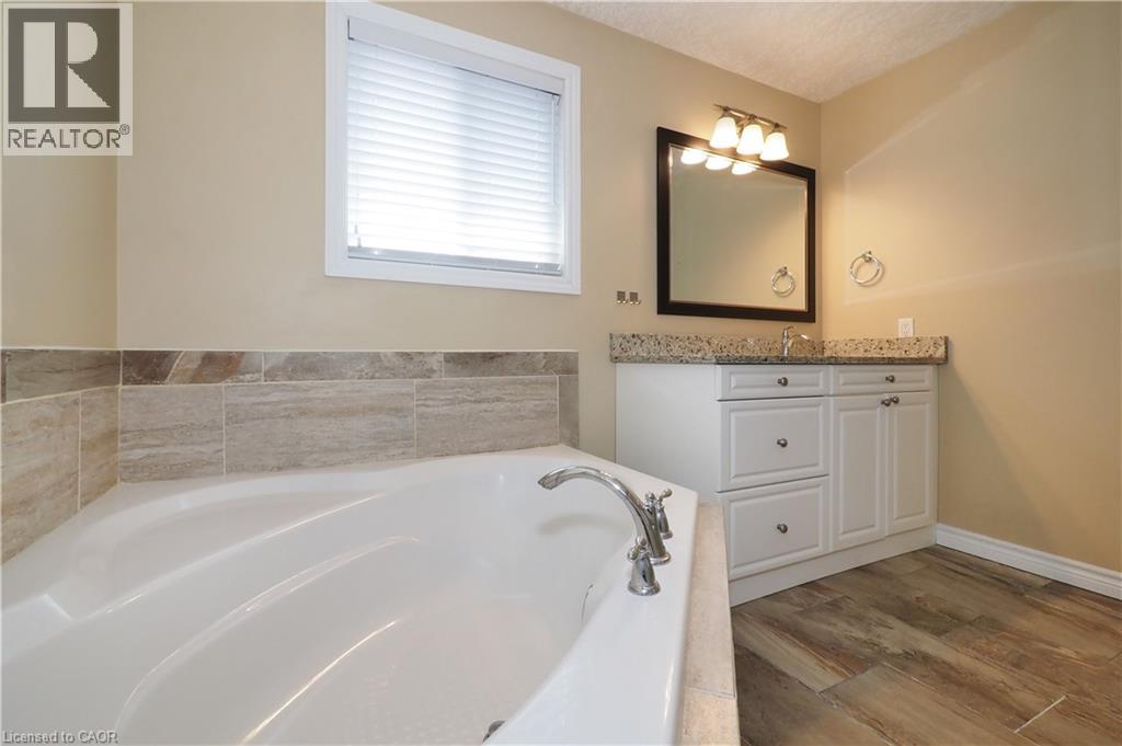 Photo 22 of 39 Markwood Drive, Kitchener ON