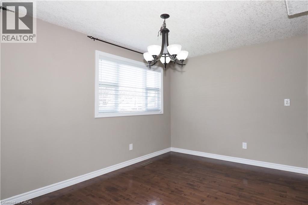 Photo 11 of 39 Markwood Drive, Kitchener ON