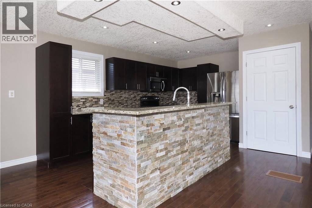 Photo 12 of 39 Markwood Drive, Kitchener ON