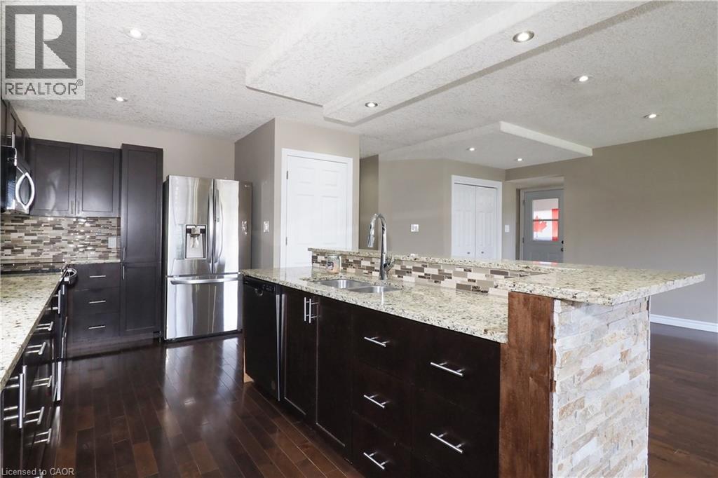 Photo 15 of 39 Markwood Drive, Kitchener ON
