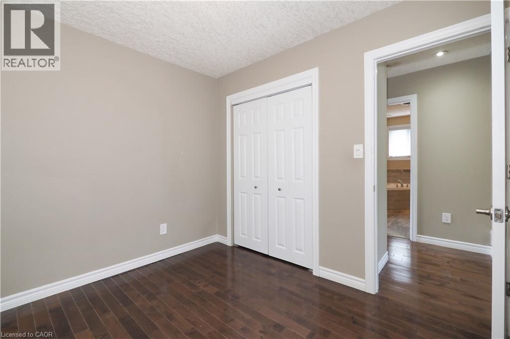 Photo 27 of 39 Markwood Drive, Kitchener ON