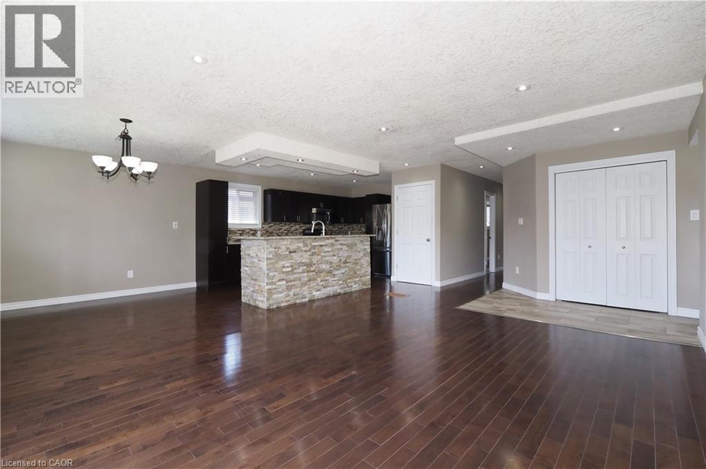 Photo 9 of 39 Markwood Drive, Kitchener ON