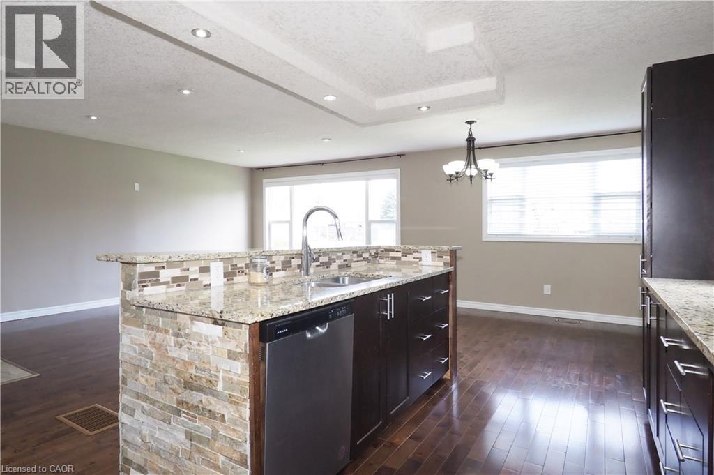 Photo 17 of 39 Markwood Drive, Kitchener ON