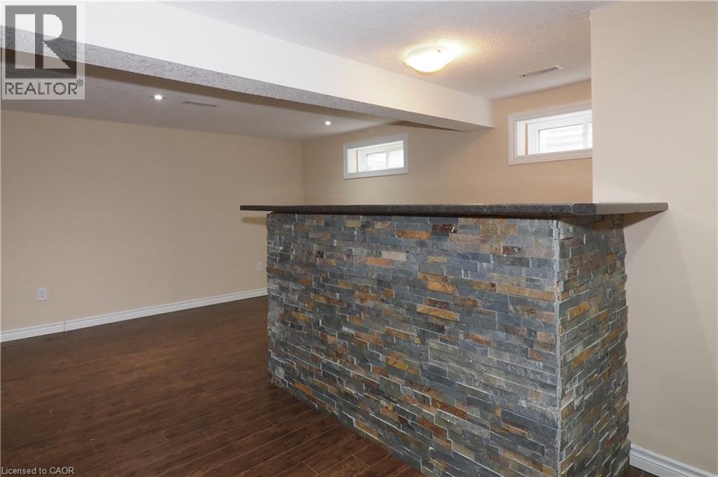 Photo 31 of 39 Markwood Drive, Kitchener ON