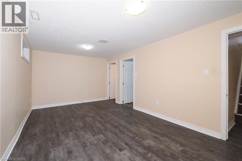 Photo 33 of 39 Markwood Drive, Kitchener ON