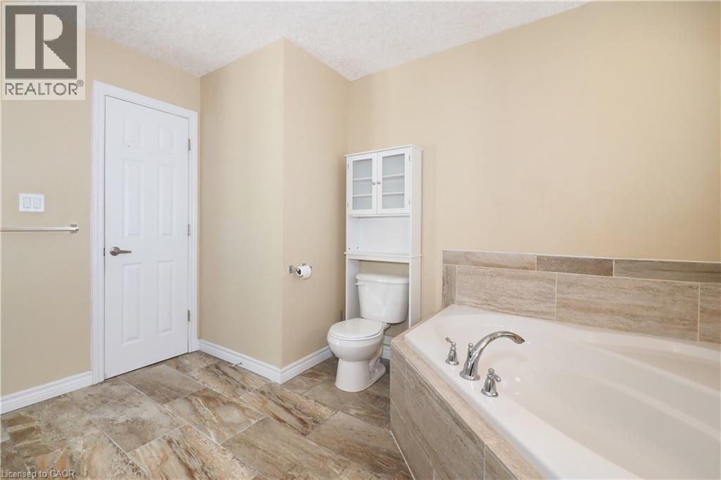 Photo 24 of 39 Markwood Drive, Kitchener ON