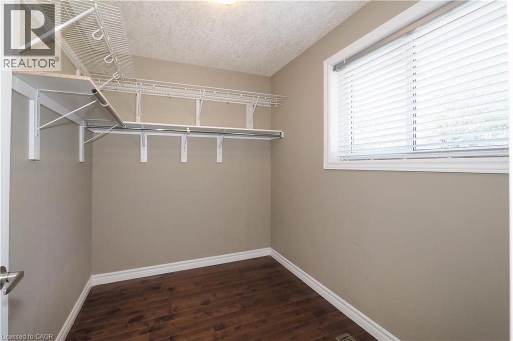 Photo 25 of 39 Markwood Drive, Kitchener ON