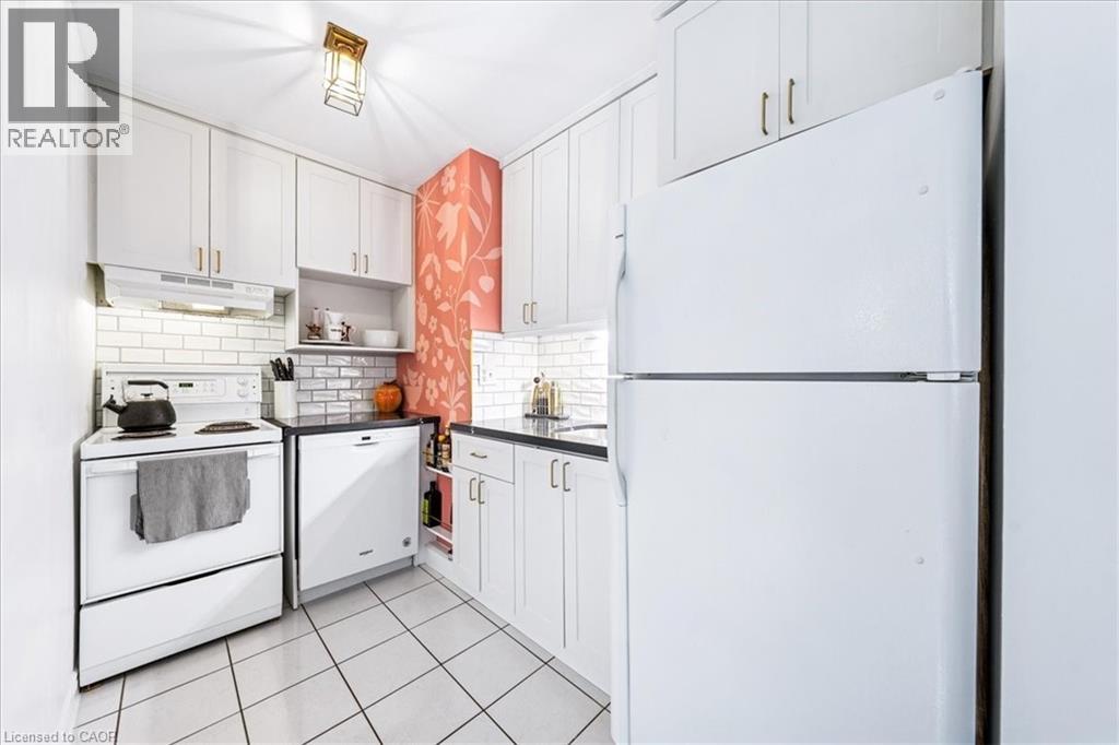 Photo 8 of 114 Vaughan Road Unit 103, Toronto ON