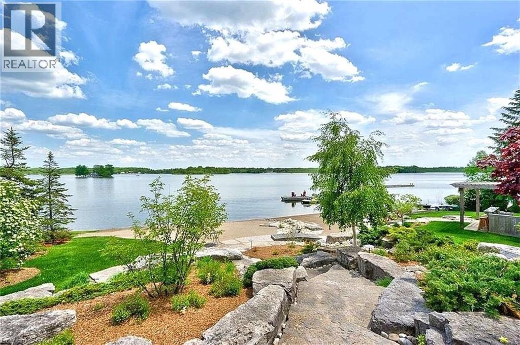 Photo 14 of 34 Sandy Shore Boulevard, Cambridge ON