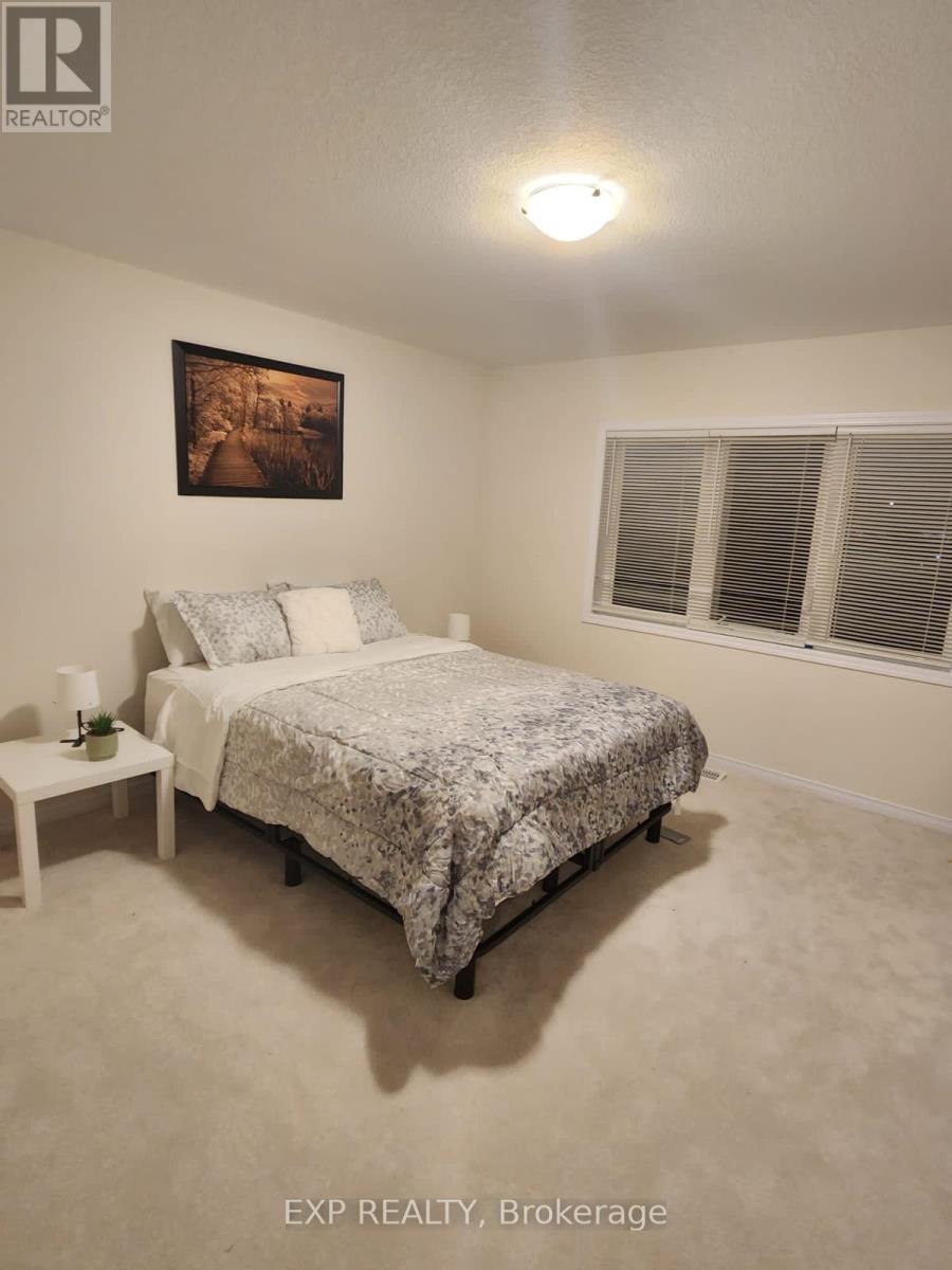 Photo 10 of 8 8317 Mulberry Drive, Niagara Falls ON