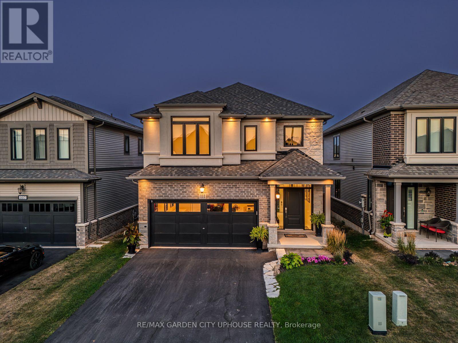 Photo 2 of 111 Starfire Crescent, Hamilton ON
