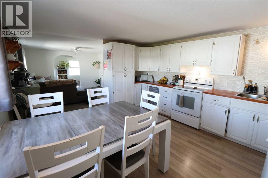 Photo 7 of 4818 63 A Ave, Taber AB