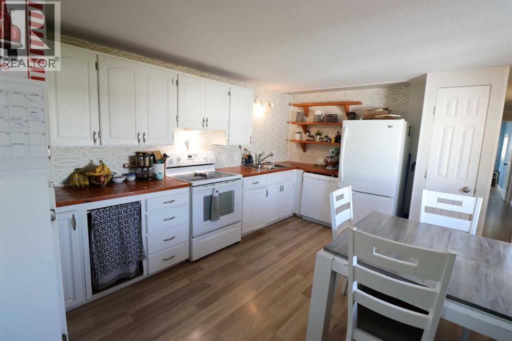 Photo 17 of 4818 63 A Ave, Taber AB