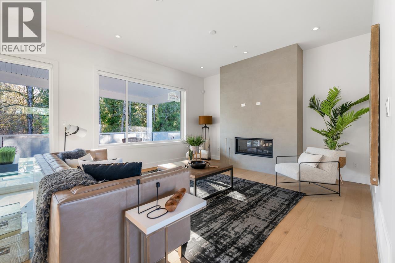 Photo 3 of 24476 Jenewein Drive, Maple Ridge BC