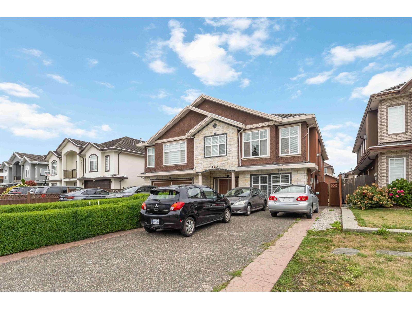Photo 3 of 6832 Kilburn Place, Surrey BC